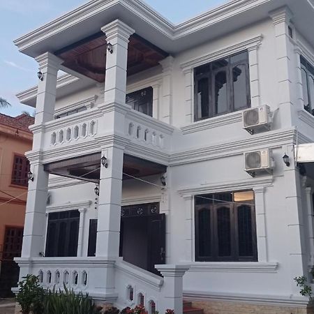 Inthavong Hotel/Guest House Ванг-Виенг Экстерьер фото