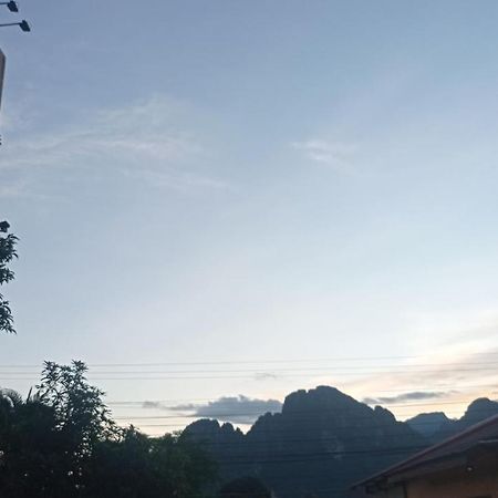 Inthavong Hotel/Guest House Ванг-Виенг Экстерьер фото