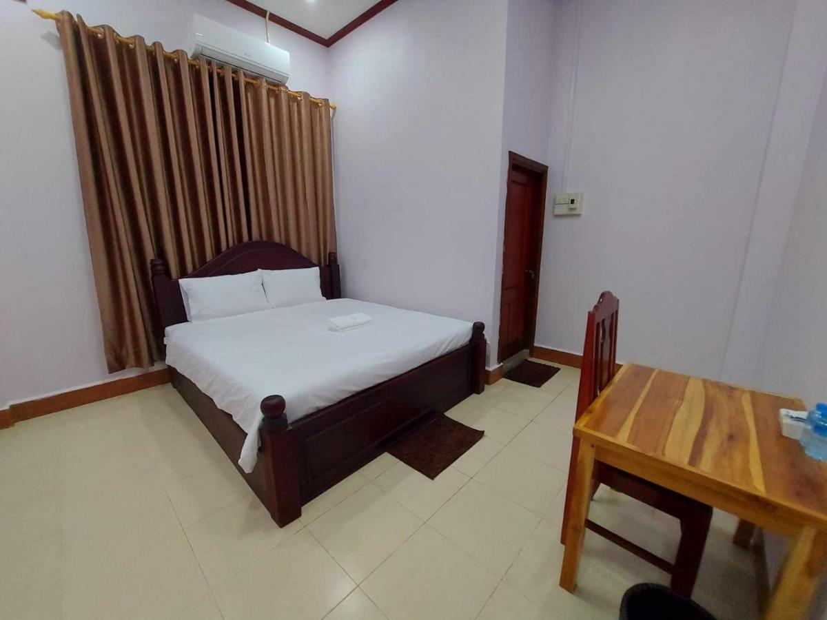 Inthavong Hotel/Guest House Ванг-Виенг Экстерьер фото