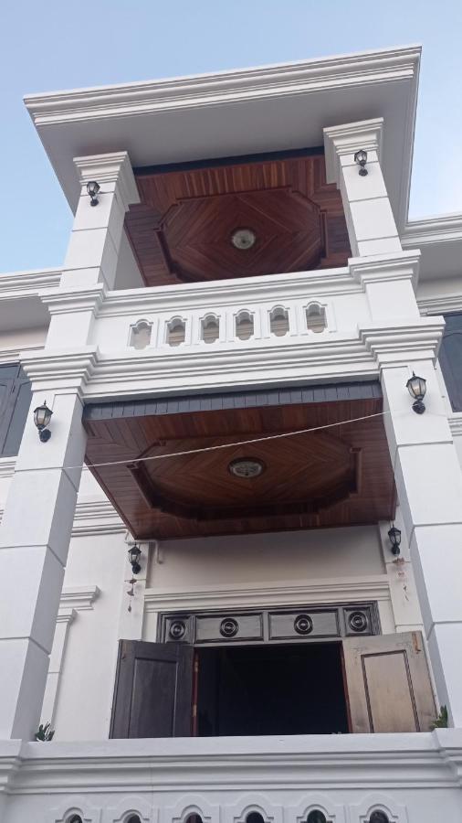 Inthavong Hotel/Guest House Ванг-Виенг Экстерьер фото