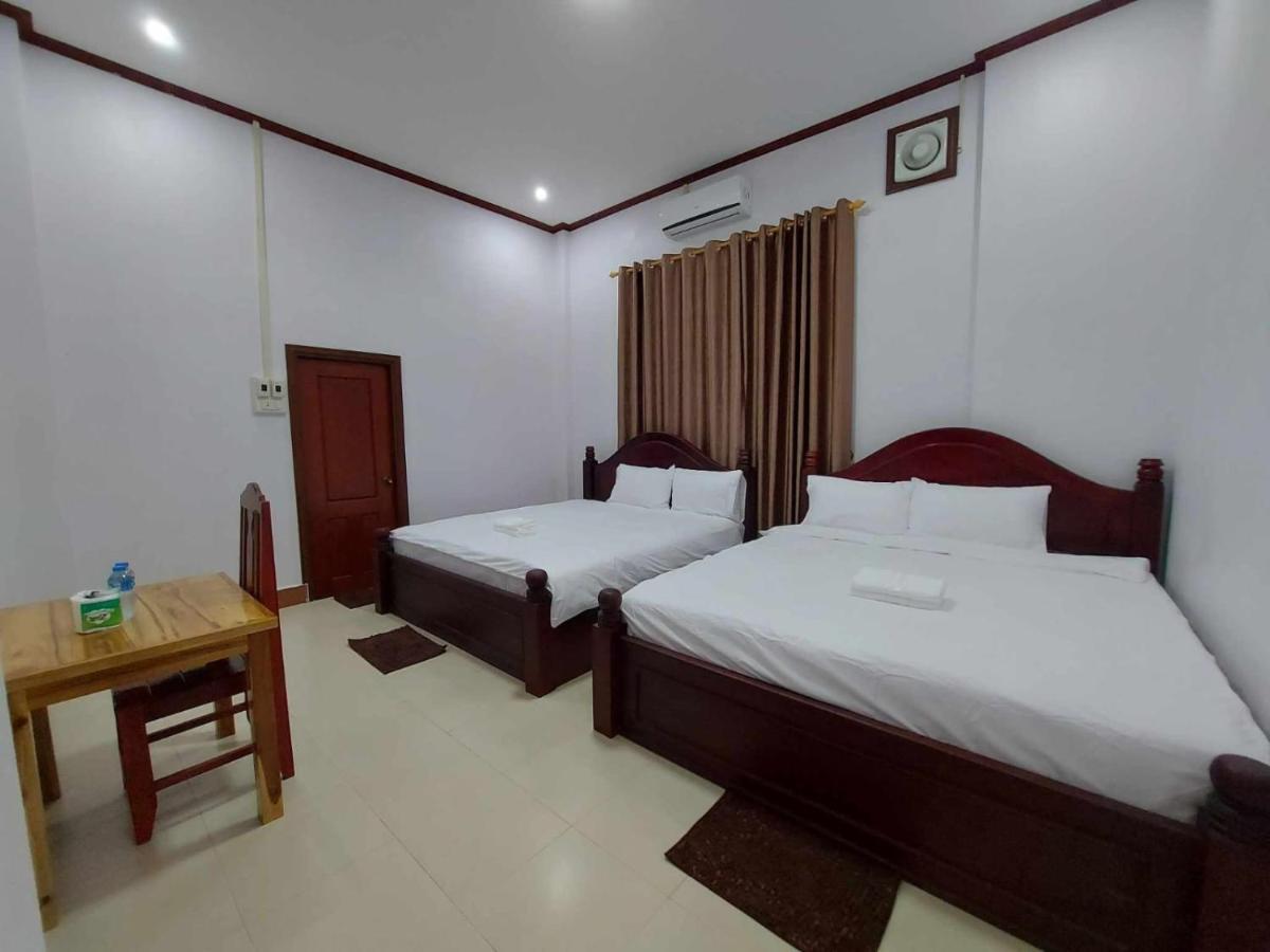 Inthavong Hotel/Guest House Ванг-Виенг Экстерьер фото