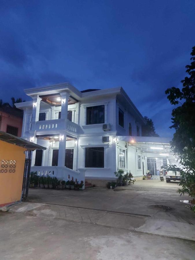 Inthavong Hotel/Guest House Ванг-Виенг Экстерьер фото